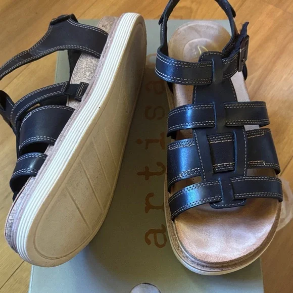 Clarks Black Leather Sandals - Picture 4 of 6